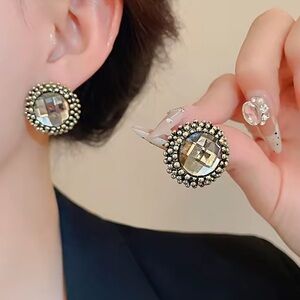 Vintage Bronze Rhinestone Flower Stud Earrings Classic Elegant Jewelry